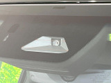 【トヨタセーフティセンス】走行中に前方の車両等を認識し、衝突しそうな時は警報とブレーキで衝突回避と被害軽減をアシスト。より安全にドライブをお楽しみいただけます。