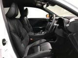 高いホールド性で運転姿勢が安定します。長距離ドライブでも疲れにくいのが魅力です。快適なドライビングライフをお送りください♪