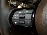 【ステアリングリモコン】ステアリングにオーディオ調節可能なスイッチが装備されていますので運転中でも視線をそらさずにオーディオの調節が可能です!