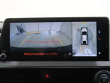 パノラミックビューモニター付きです。車両を上から見たような映像をディスプレイオーディオ画面に表示。運転席からの目視だけでは見にくい、車両周辺の状況をリアルタイムでしっかり確認できます。