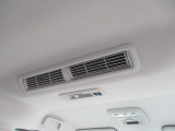 車内の空気を効率よく循環させて、冷たい空気や暖かい空気の隔たりを解消してくれるスリムサーキュレーターを装備。