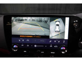 上から車両を見下ろしたような映像をナビゲーション画面に表示する「パノラミックビューモニター(床下透過表示機能付き)も搭載しています。