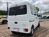 後退時ブレーキサポートです。リヤバンパーに搭載した4つのセンサーで後方の障害物をブザー音とメーター表示で障害物をお知らせ。衝突被害軽減ブレーキが作動し衝突の回避または衝突時の被害を軽減します。