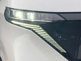 LEDヘッドライトです。ロービームにシャープな白光色のLEDランプを採用しました。