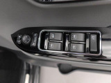 パワーウィンドゥ 運転席ドアスイッチ照明付です。電動格納ミラーも手元でワンモーションで可能です。