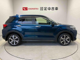 車両右側面からの写真になります。車をご覧になりたい時はお気軽に最寄りの店舗へご相談下さい。