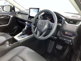 すっきりとしたデザインの内装は、さすがトヨタ車の上品さを感じます。