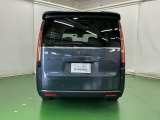 汚れが付着しやすいリヤガラスにはリヤワイパーが付いています。フロントのワイパーがONの時はシフトレバーをリバースに入れるとリヤワイパーがリンクして作動、クリヤーな視界が保てます