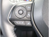 ステアリングスイッチ付き。前方から目を離すことなく操作することが可能です。