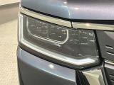 LEDヘッドライトは、点灯の瞬間から最大光量を発揮し、突然暗くなるトンネルなどでの安定感を高めます。
