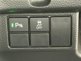 パーキングセンサーもついておりますので駐車などが苦手な方も安心して運転が可能です。