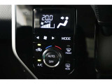 室内を快適温度にするオートエアコン!スイッチもシンプルで操作しやすく、オールシーズン快適なドライブに出かけられますね♪