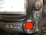 オートエアコンがついてますので、お好みの温度をセットするだけで風の強さや風量を自動で調整します。スイッチも簡単操作で快適に過ごせます。