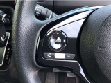 【ステリモ】ステアリングリモコンスイッチにてオーディオ操作可能となっており、運転にも集中できます。少しでも視線移動を減らし事故に遭う確率を下げます。