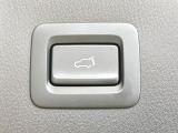 【パワーバックドア】スマートキーや運転席のボタンを押すだけでリアゲートが自動で開閉します!荷物を持っている時や、高い位置にあるバックドアを閉める際に便利な機能です♪