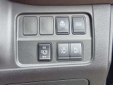 【踏み間違い衝突防止アシスト】 駐車操作中ブレーキが遅れ障害物と衝突する危険を察知したり、ブレーキとアクセルを間違え踏み込んだ時、クルマがエンジン出力やブレーキを制御し衝突防止を支援します。