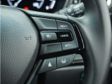 ◆アダプティブクルーズコントロール◆予め設定した車速内でクルマが自動的に加減速。前走車との適切な車間距離を維持しながら追従走行します。【LKAS】車線維持支援システムでステアリング操作を支援。