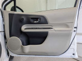 運転席ドア内張はご覧の通り