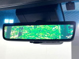 【デジタルインナーミラー】後席の大きな荷物や同乗者で後方が確認しづらい時でも安心!カメラが撮影した車両後方の映像をルームミラー内に表示。クリアな視界で状況の確認が可能です!