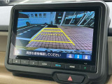 バックカメラ♪運転席から死角となりやすい部分も見えやすく車庫入れの苦手な方にも安心して駐車できます☆