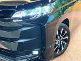 【LEDヘッドライト】悪天候や夜間走行時も良好な視界を確保し安心して運転できる高輝度LEDヘッドライトを装備!点灯速度が早く、消費電力も抑えられています。