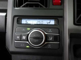 車内の温度管理に便利なオートエアコン☆
