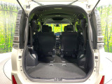 普段のお買い物や通勤、送迎等に十分な荷室スペースを確保しております。セカンドシートを倒すと、大きな荷物の積載も可能です♪