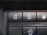 両側ハンズフリーオートスライドドア装備です!運転席のスイッチでの開閉やドアスイッチでの開閉は当たり前ですが、足の簡単な操作でスライドドアの開閉が出来ます!両手が塞がっているような時にとても便利です☆