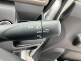暗くなると自動でライトを点灯してくれるオートライトシステム♪