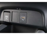 スマートフォンなどの音楽再生が可能なUSB接続ジャック装備車両です♪♪♪