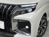 【LEDヘッドライト】悪天候や夜間走行時も良好な視界を確保し安心して運転できる高輝度LEDヘッドライトを装備!点灯速度が早く、消費電力も抑えられています。