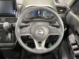 【純正革巻きステアリング】上質な革を使用することで、手にしっかり馴染みとても運転しやすいハンドルです♪
