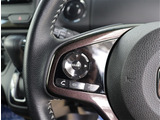 『1台』のお車に対して、3名体制で日々議論を重ね仕入れを行っております。