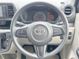インテリアに合わせたデザインのステアリングは、運転される方のことも考え、運転しやすい形状、大きさです。是非一度、実際に触ってお確かめください。