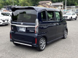 リアはプライバシーガラス付です。見た目もかっこいいですよね。また、太陽光を防ぐので冷房の効きを良くする効果もあるんです。エアコンを控えめにすれば燃費向上も見込めますよ。