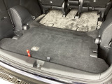アイデア次第でいろいろな使い方ができる広くて使い勝手のいい荷室。