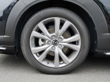 18インチ純正アルミホイールを装備。タイヤサイズは215/55R18となります。
