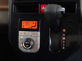 車内を快適に、オートエアコンを装備しています。