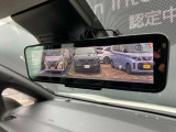 ◆スマートルームミラー◆乗員・ヘッドレスト・積載物などでさえぎられがちなルームミラーの後方視界をクリアに保ちます!車内の状況に関わらず、車両後方にあるカメラの映像をルームミラーに映し出します!