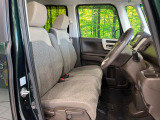 運転席シート廻りは使用感も少なく、良好な状態となっています。丁寧に使われていたことがよくわかりますね。