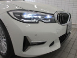 BMWの伝統的なヘッドライト・デザインは『コロナ・リング』と言われる左右4灯ヘッドライトをモチーフにしています。キドニーグリルと相まって、ひと目でBMWだとわかるデザインになっています。