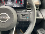 【プロパイロット】高速道路走行時にアクセル・ブレーキ・ステアリングを車両が制御する事で、渋滞時のイライラやロングドライブのストレス軽減に繋がります。運転支援システムとしてご利用頂けます。