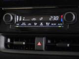 車内を快適に、オートエアコンを装備しています。