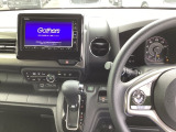 【eコンスイッチ】低燃費運転をサポートするECONモード。スイッチをONすると、エンジンやトランスミッション、A/Cなどを協調制御し、燃費の向上に貢献。エコドライブの効果を高めます。