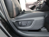 パワーシート搭載。微妙な調整が手軽にでき、ピッタリなポジションで運転することが可能です。