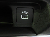 便利な充電用USBジャックも付いています。