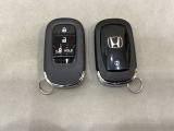 スマートキー付きですからドアロックの開閉およびエンジンスタートが楽々です。電動スライドドアの開け閉めもボタンで操作できます。スペアキーも同じものを用意しております。
