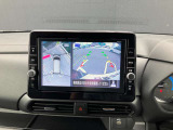 空から見下ろしているような視点で周囲を確認できるアラウンドビューモニター。駐車時にとても便利です。