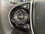 ステアリングスイッチがついていますので、オーディオのチャンネル変更、ボリューム、ジャンル変更が操作可能です。ハンドルから手を離さず安全に操作できます。
