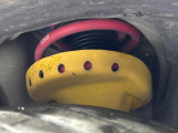【ビルシュタイン製ダンパー】高速走行時の車両安定性を向上させてくれる人気の装備。街乗りの乗り心地も犠牲にせず、スポーティな走行をお楽しみいただけます♪
